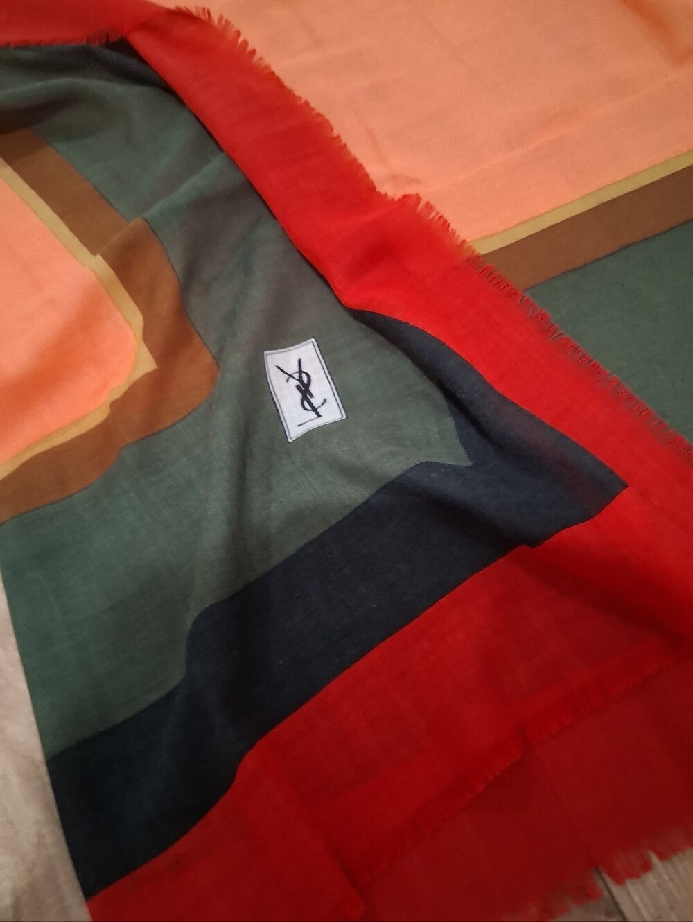 YSL Wrap - Picture 3 of 9